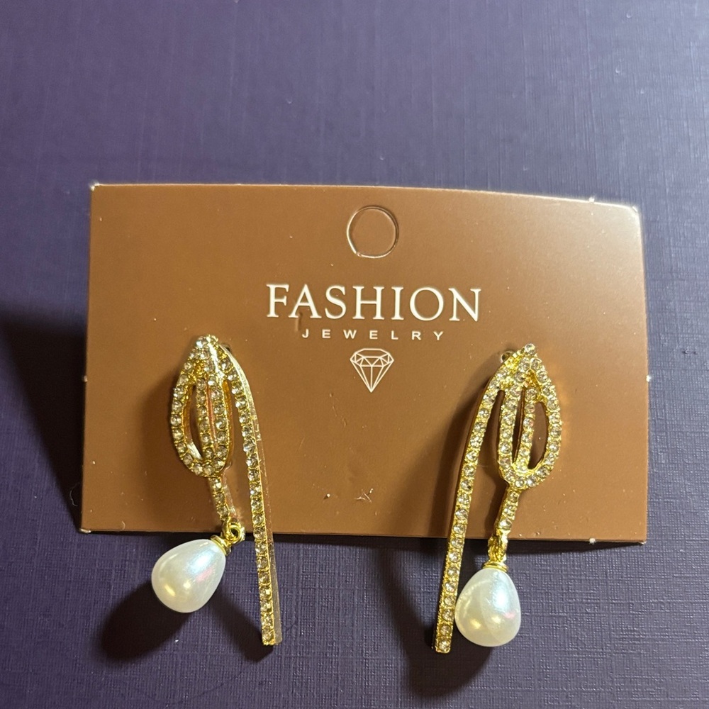 Elegant Gold and Pearl Drop Earrings